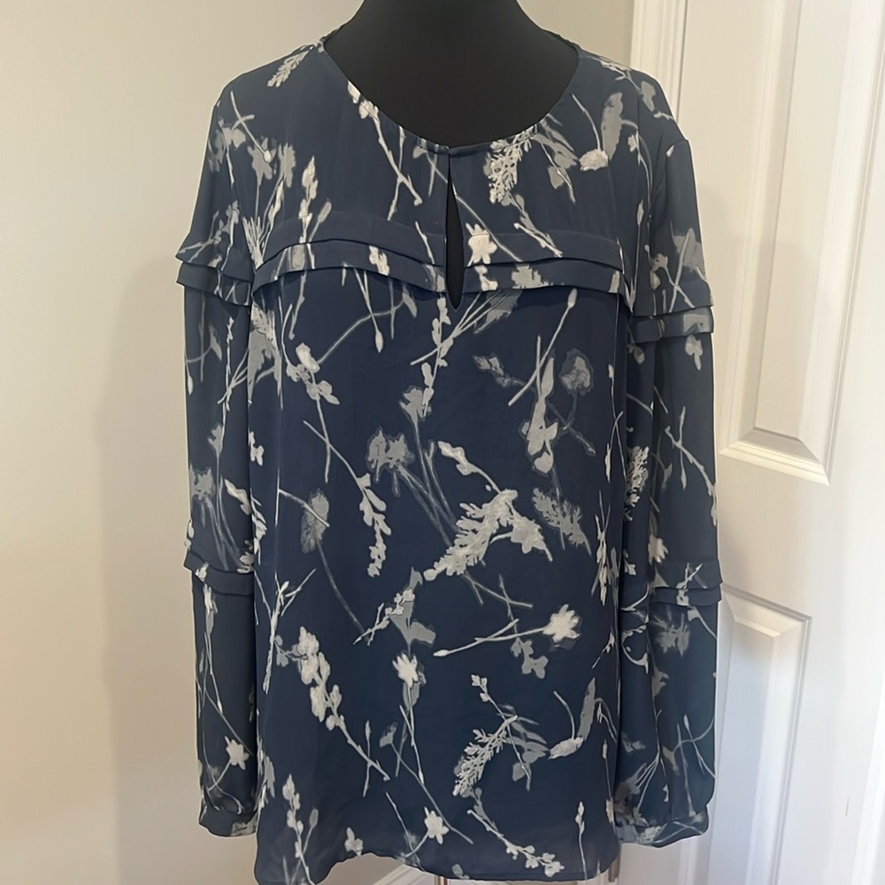 Women’s Banana Republic blouse